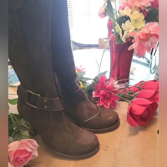 Born Loreza Brown Rustic Leather Boots - Picture 5 of 8